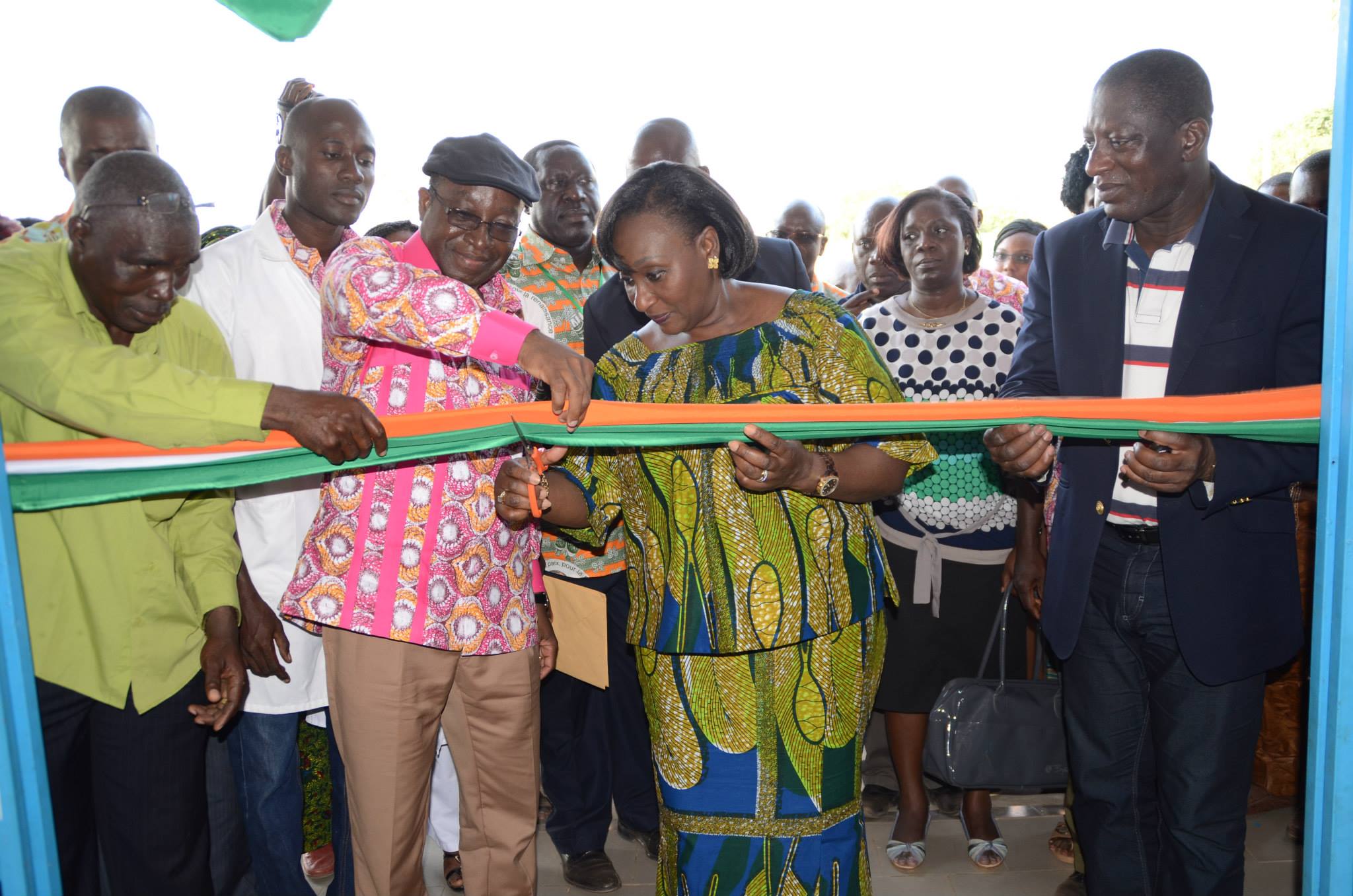 Sante/ Visite d’Etat du Président dans le Gbeke
La Ministre de la santé et de la lutte contre le sida procède à l’Inauguration du centre de sante d'Akakro sp de Bouake 